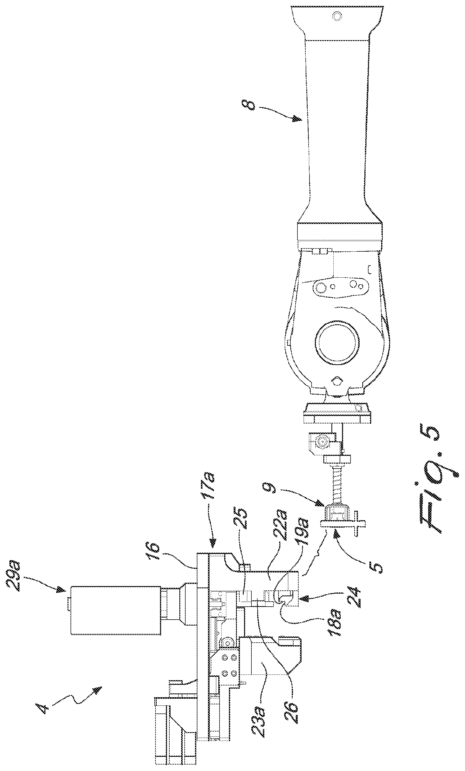 Patent US12090597 Figure 5 – Machining center equipped with device for mounting on a clamp parts or profiles to be worked
