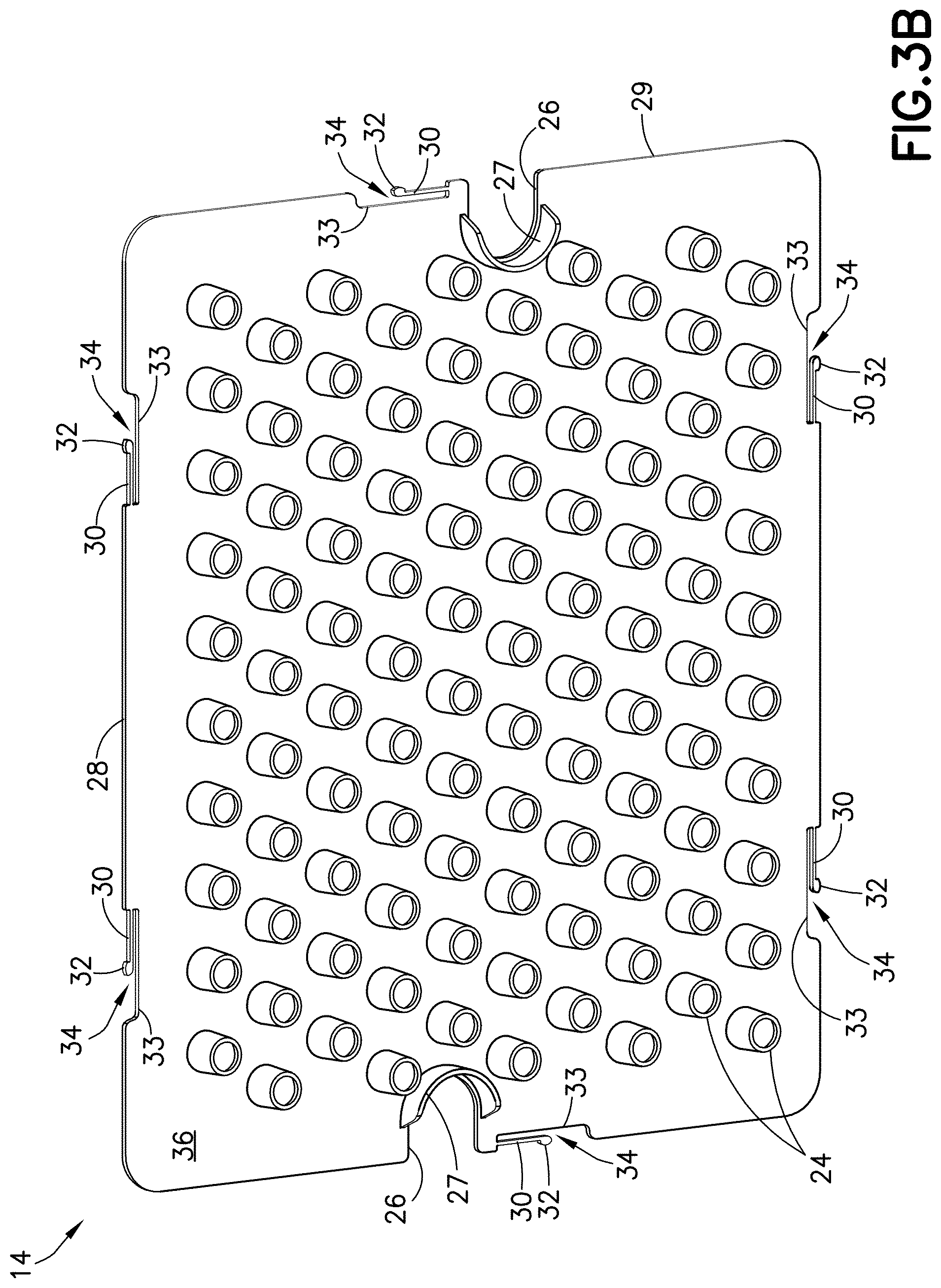 Patent US12311375 Figure 5 – Nest for the packaging of plunger stoppers with clips ensuring a reliable alignment of several nests in a tub