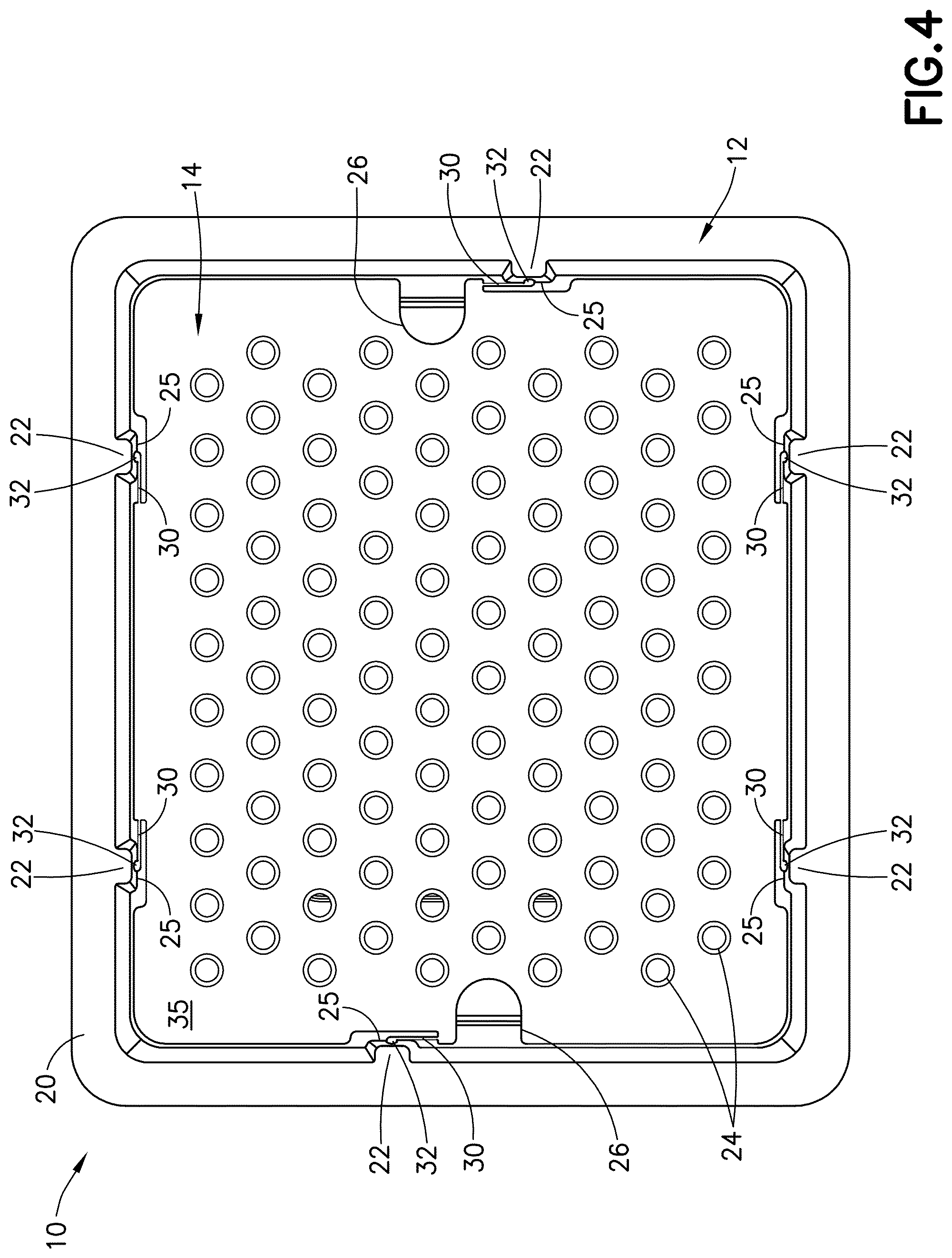 Patent US12311375 Figure 6 – Nest for the packaging of plunger stoppers with clips ensuring a reliable alignment of several nests in a tub