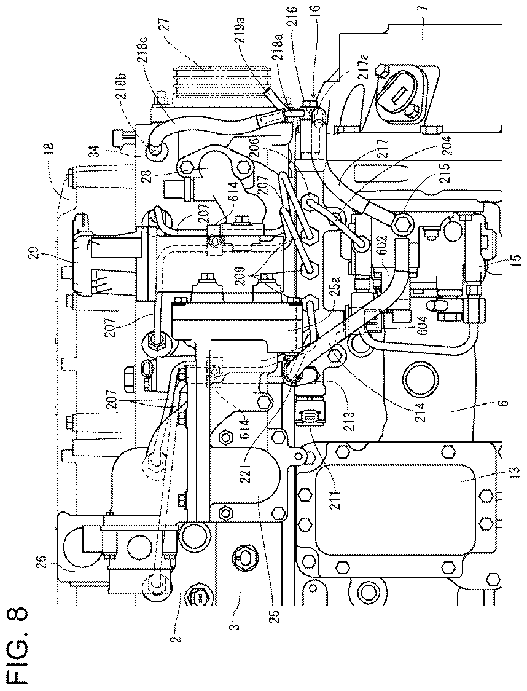 Patent US12460613 Figure 8 – Engine device including an orientation of a fuel return line attached to a common rail