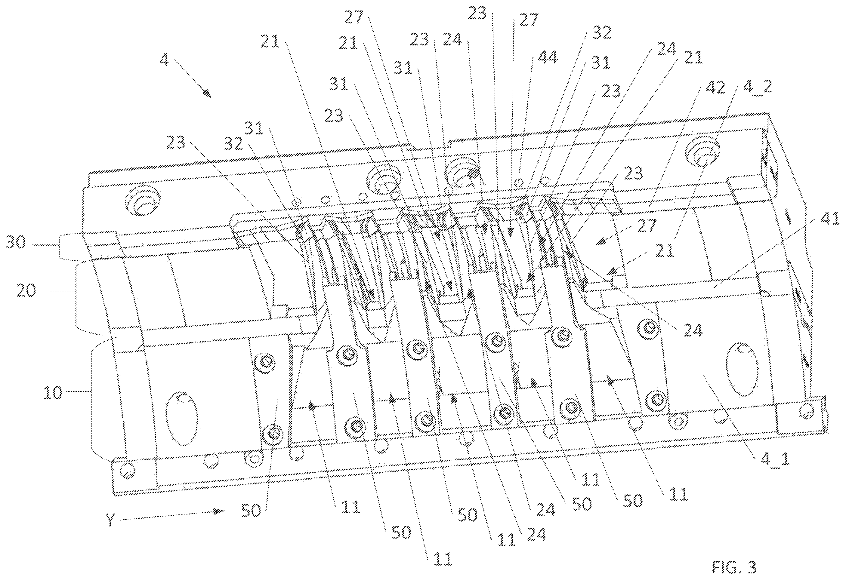 Patent US12508762 Figure 2 – Process for manufacturing a tread by coextrusion with integration of a decoupling interface between tread pattern blocks and reinforcing wedges