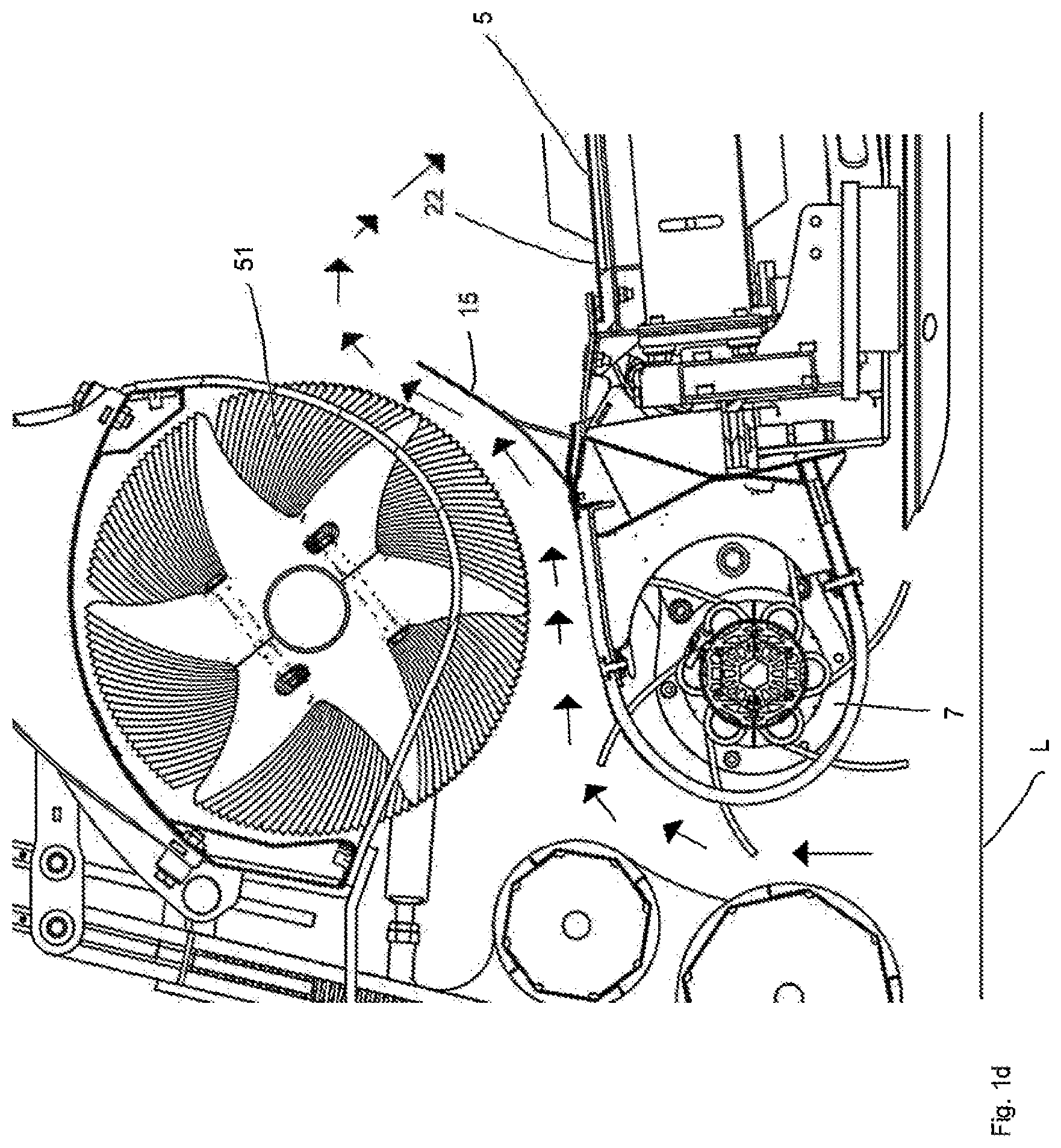 Patent US12564134 Figure 4 – Agricultural device equipped with a pick-up mechanism and a cross conveyor belt