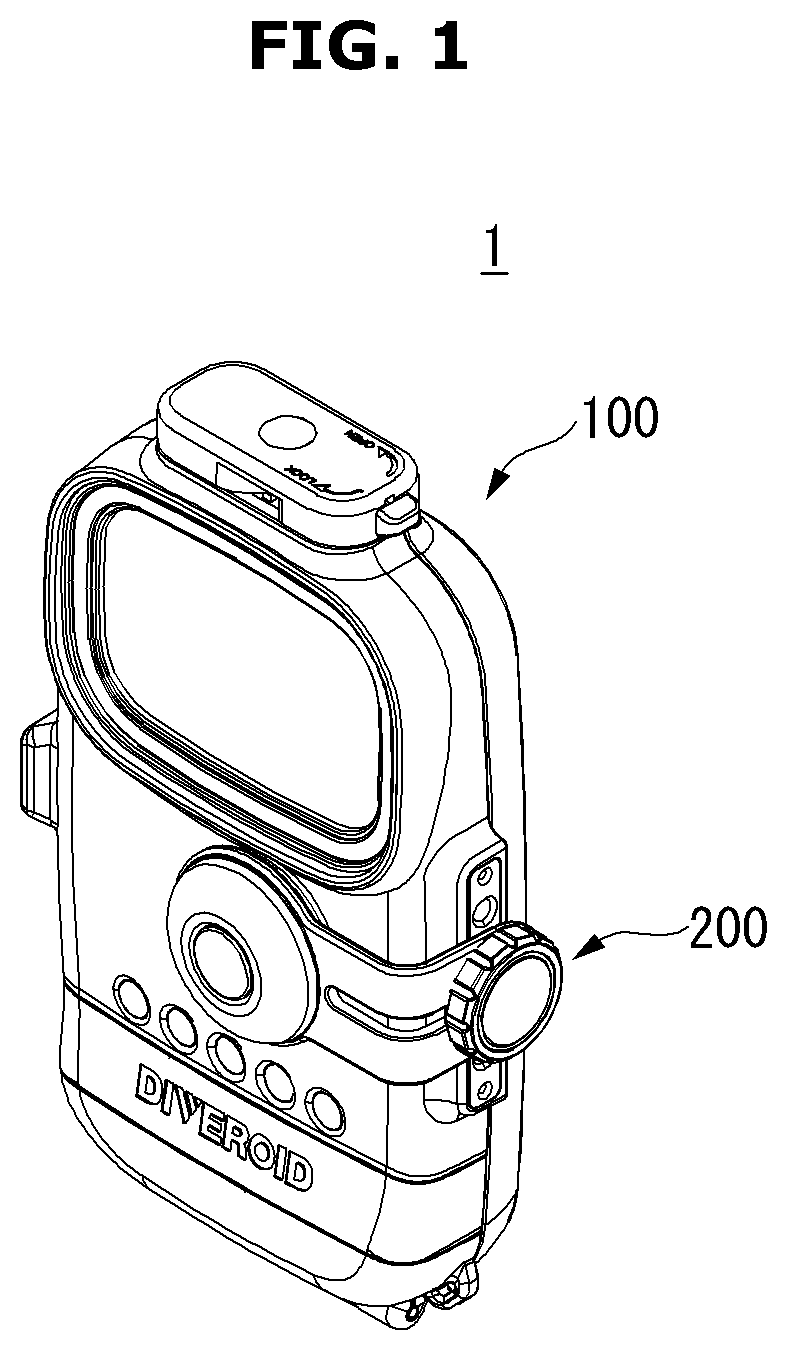 Patent US12621383 Figure 1 – Waterproof device for diving and method for operating same